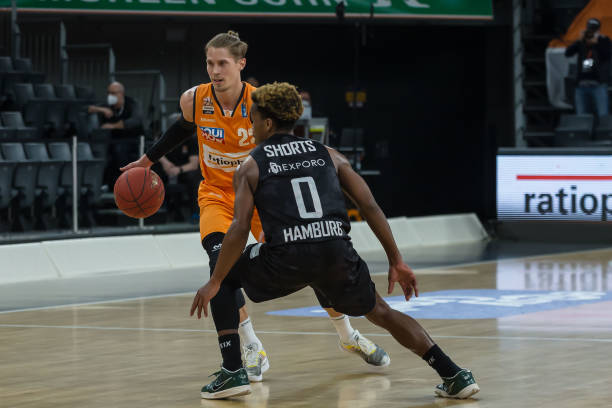 并期待她在 并期待她在