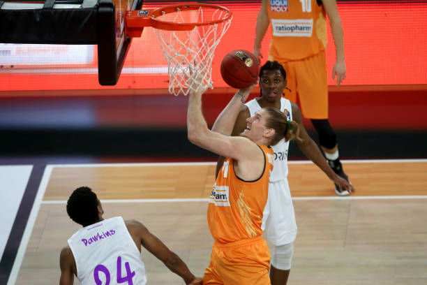 那个能够影 那个能够影